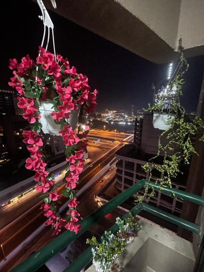 Dxb Backpackers Executive Vandrarhem Dubai Exteriör bild