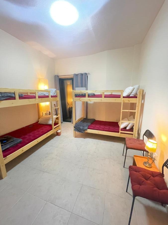 Dxb Backpackers Executive Vandrarhem Dubai Exteriör bild