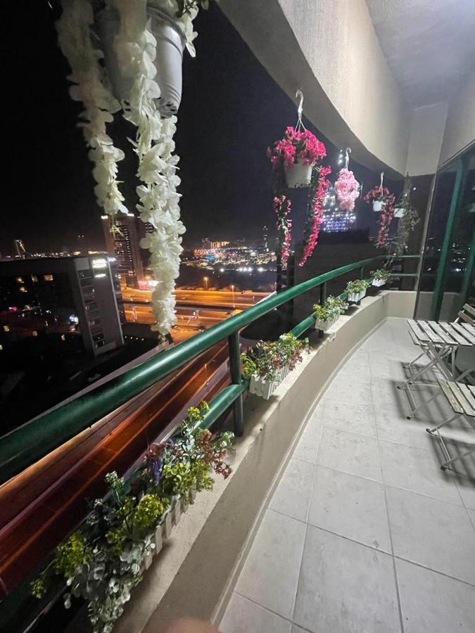 Dxb Backpackers Executive Vandrarhem Dubai Exteriör bild